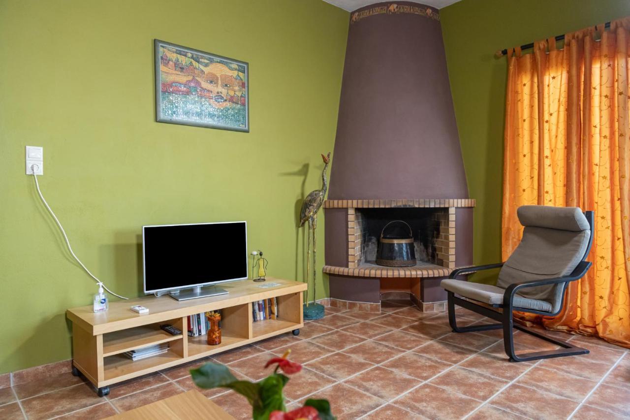 Mary'S Paradise Apartment With Panoramic Sea View To Kakia Thalassa And Daskalio Keratea エクステリア 写真